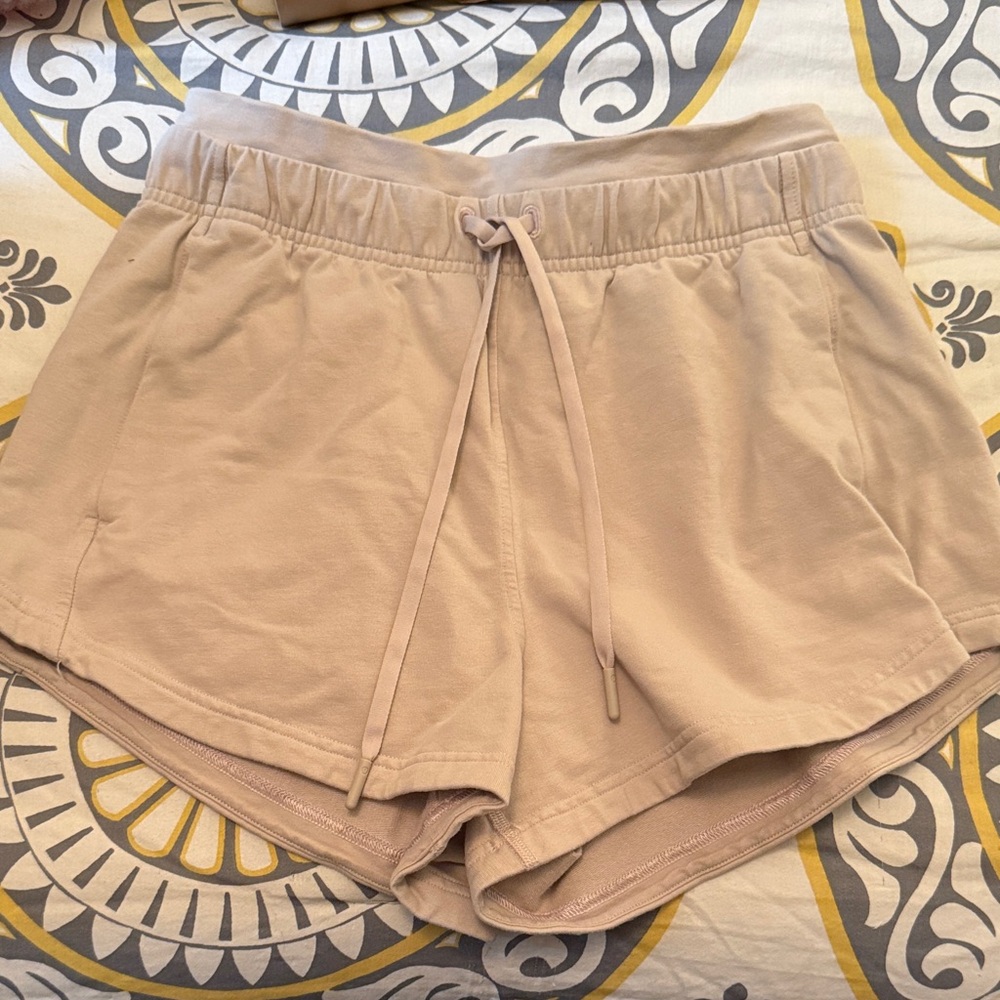 Lulu Women’s Drawstring Lounge Shorts Beige- NWOT Size 6